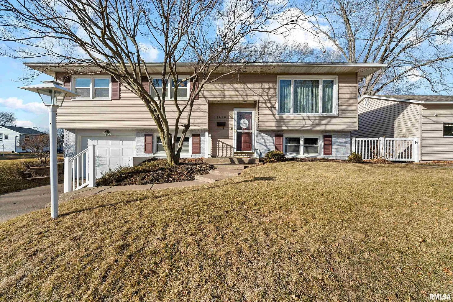 1706 Davenshire Dr photo 1