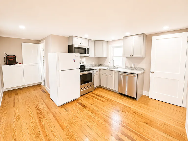 92 Bridge St #2 — Photo 7