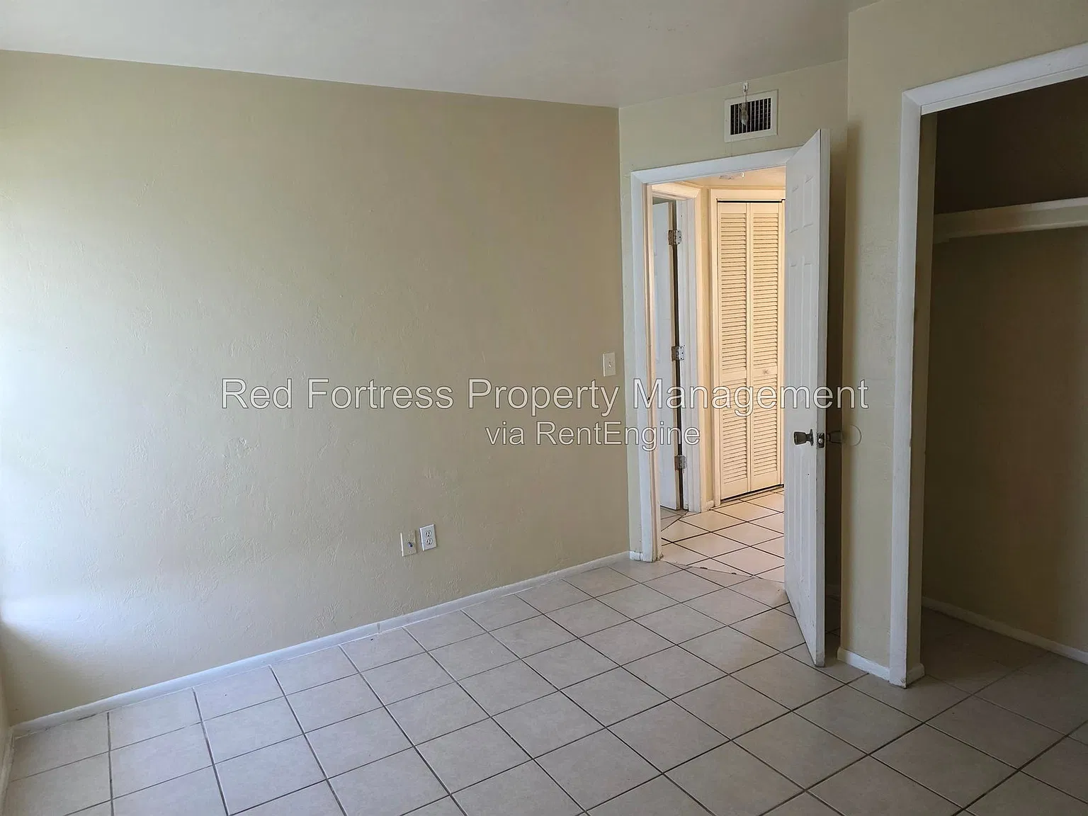 4 bed, 3.0 bath, 1900 sqft, $1,799 — Photo 2