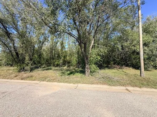 18 S Osage Cir, Wichita, KS 67217