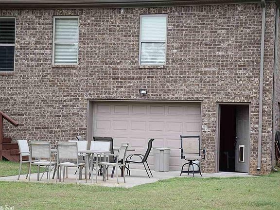 4th image of 20 Southwind Blvd