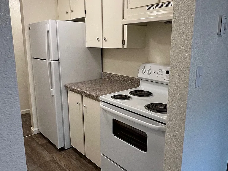 Sunset Ridge Apartments — Photo 26
