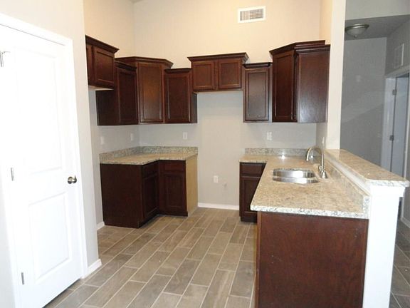 3rd image of 14371 Loma Esmeralda Dr