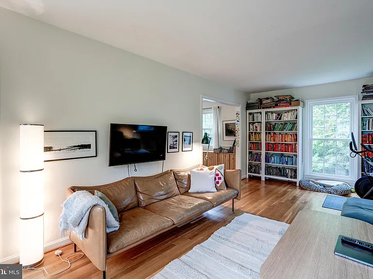 7525 Cayuga Ave — Photo 6