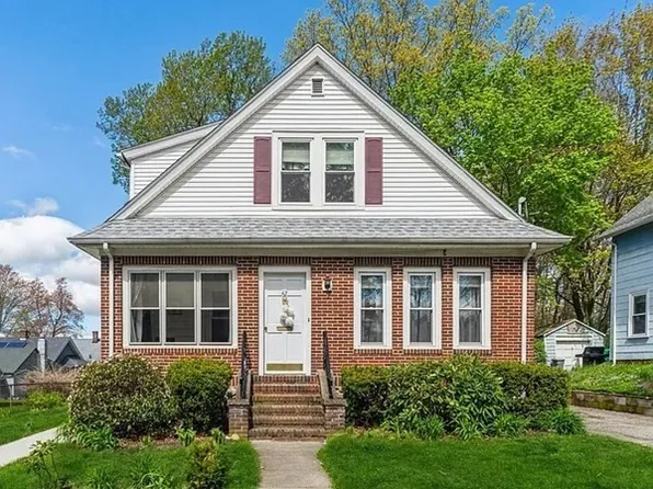 42 Evers St, Worcester, MA 01603