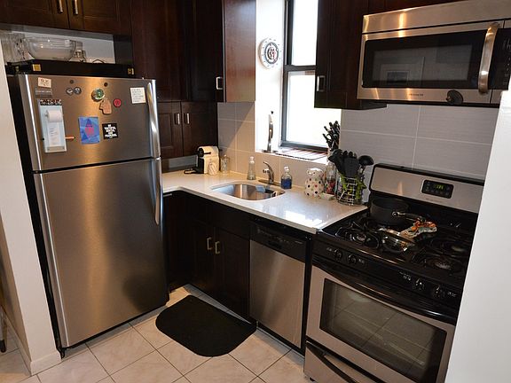3rd image of 610 E 5th St APT 13