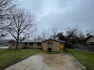208 Hackberry St #B, Lockhart, TX 78644