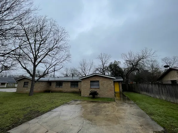 208 Hackberry St #B, Lockhart, TX 78644