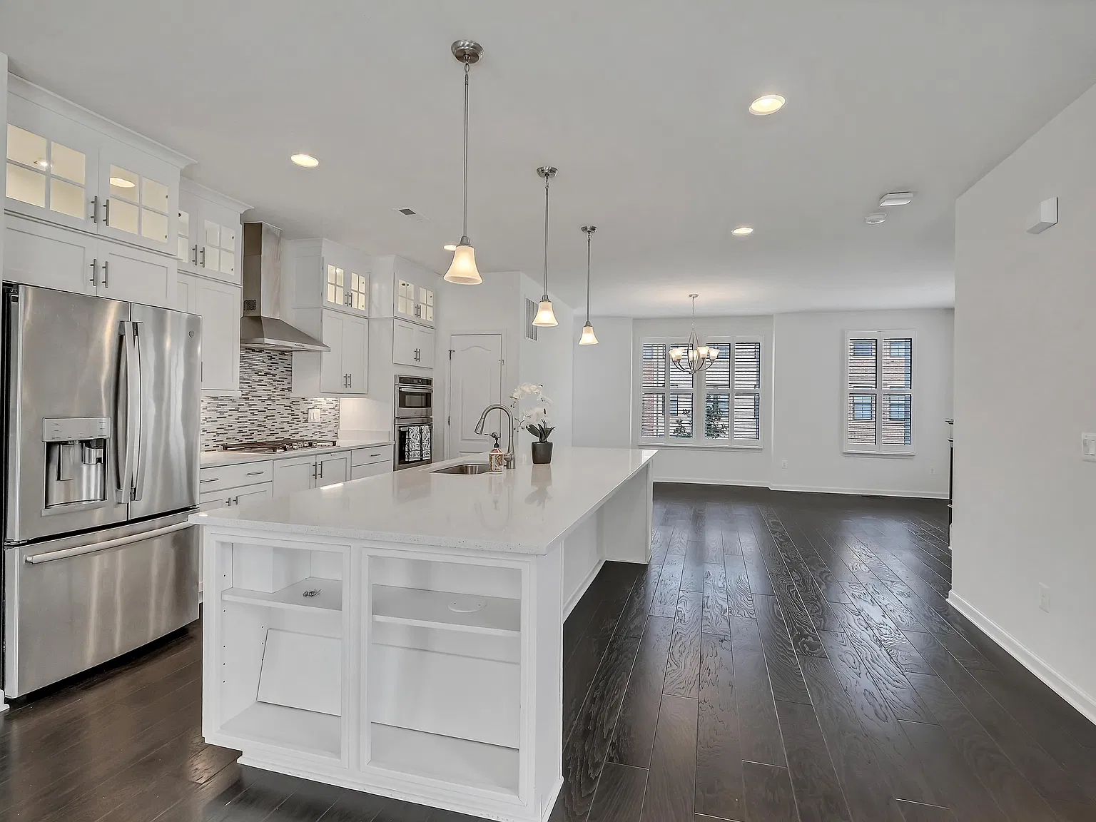 4 bed, 3.5 bath, 2845 sqft, $3,800 — Photo 2