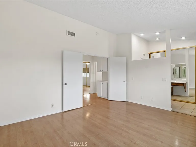 1251 N Emogene St — Photo 5