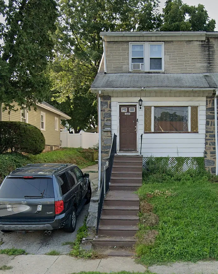 3 bed, 1304 sqft, $2,200 — Photo 1