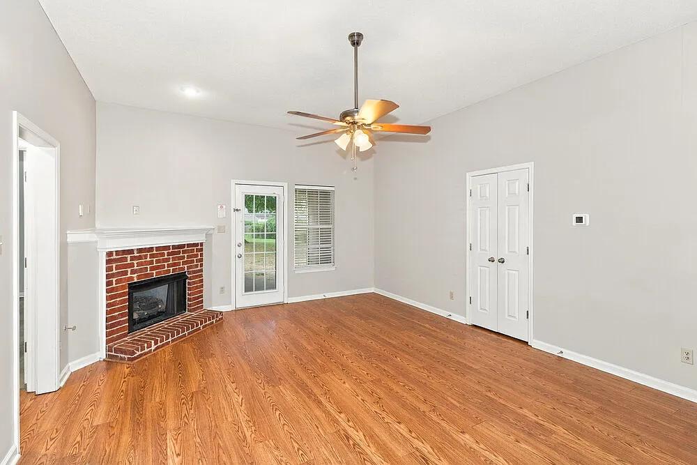 3 bed, 2.0 bath, 1499 sqft, $1,745 — Photo 4