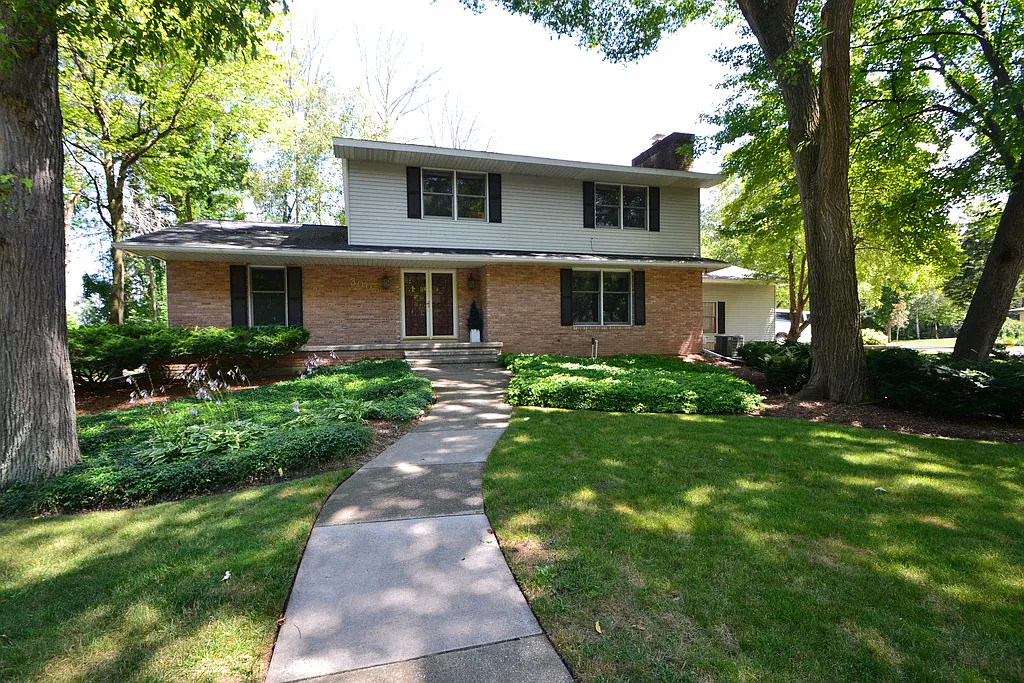 3005 Whitewood Dr photo 1
