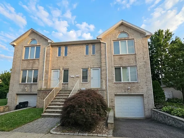 26B E Washington Pl, Palisades Park, NJ 07650