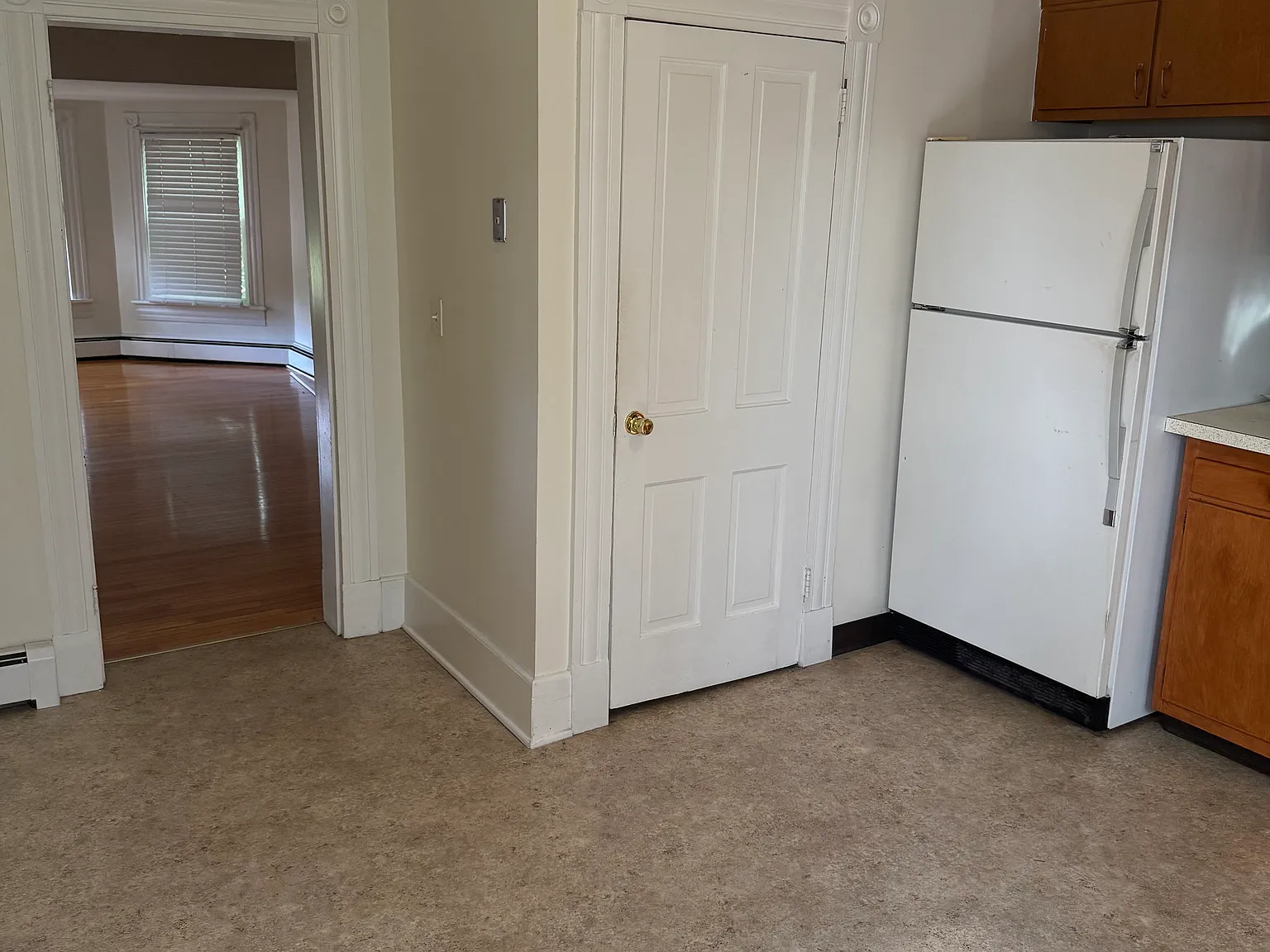 2 bed, 1250 sqft, $1,050 — Photo 4