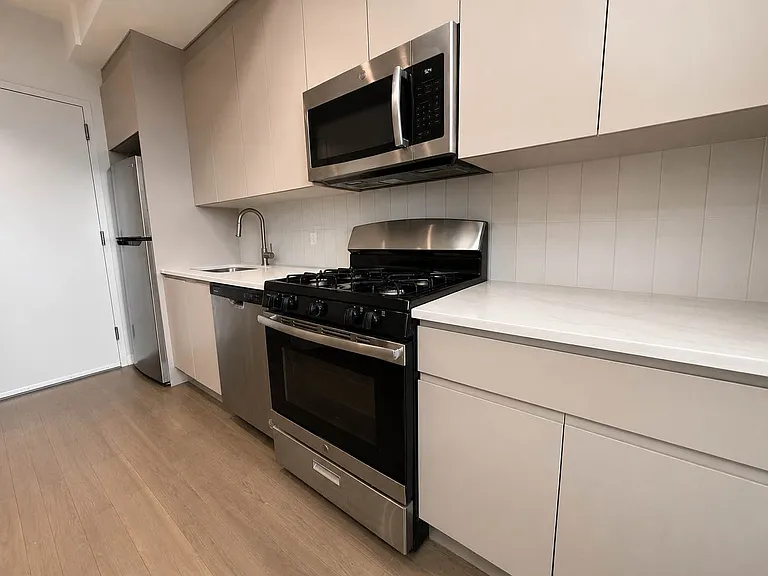 15 Troutman St #4F — Photo 7
