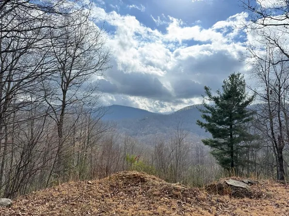 468 Hosta Dr, Sylva, NC 28779