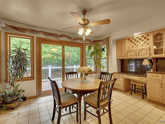 3rd image of 84 Middlebury Rd