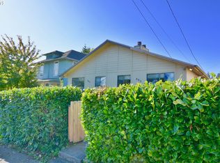 967 S 7th St, Coos Bay, OR 97420