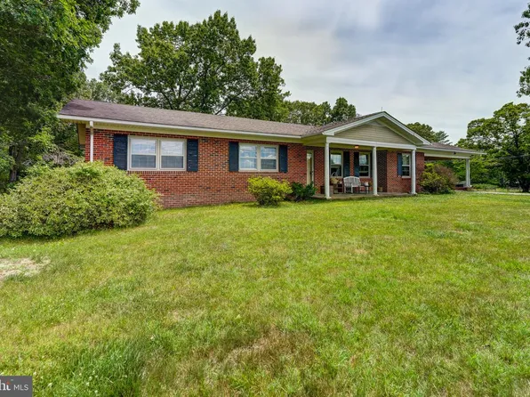 8858 Poindexter Rd, Louisa, VA 23093