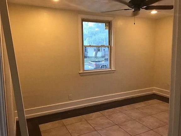 3rd image of 3612 Killam Ave