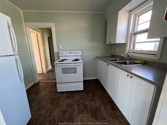 5th image of 1310 Gladstone Ave #2