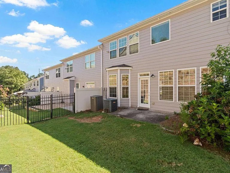 3323 Castleberry Village Cir — Photo 16