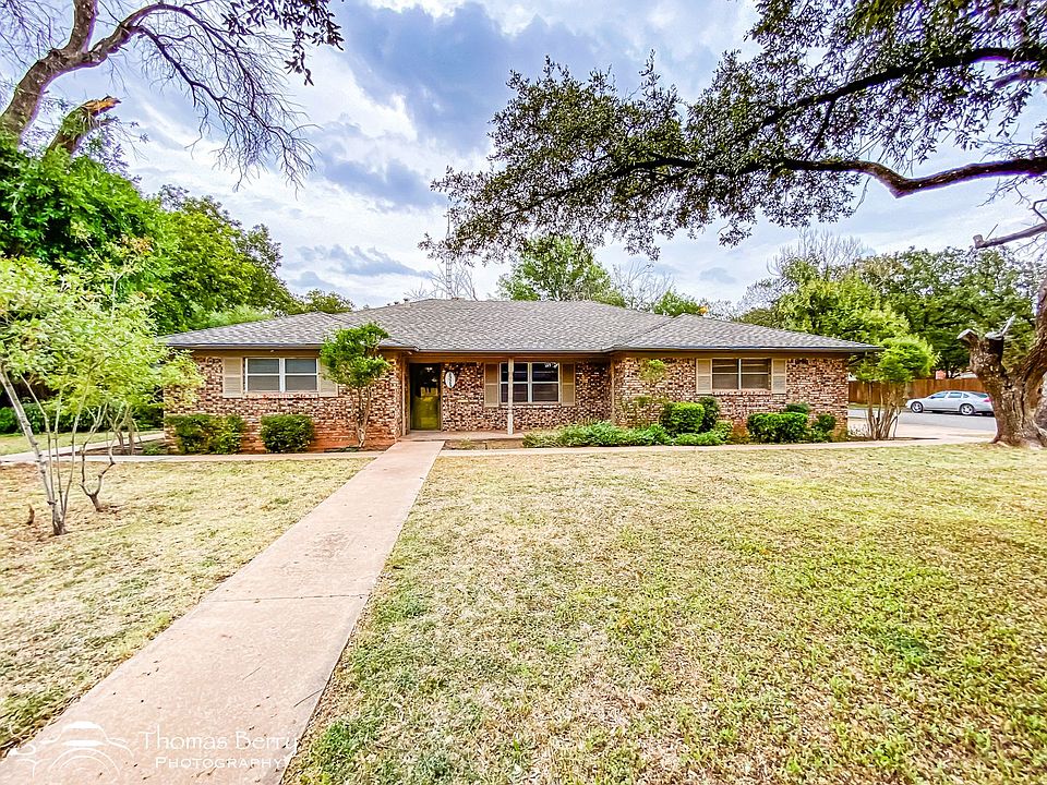 1st image of 2325 Brook Hollow Dr