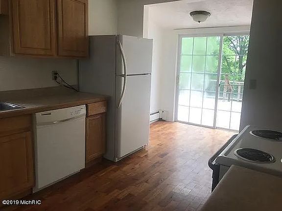 5th image of 3906 Lovers Ln