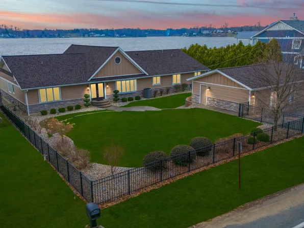 5363 Paw Paw Lake Rd, Coloma, MI 49038