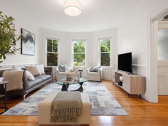 4th image of 174 Elm Street North 1