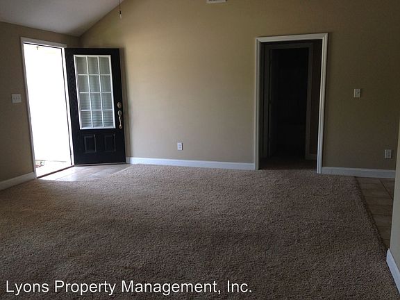 3rd image of 4447 Country Oak Dr