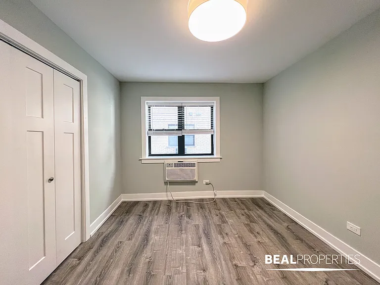 445 W Barry — Photo 84