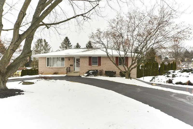 1403 Springside Dr photo 1