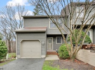 20 Mountain Ridge Rd, Bloomingdale, NJ 07403