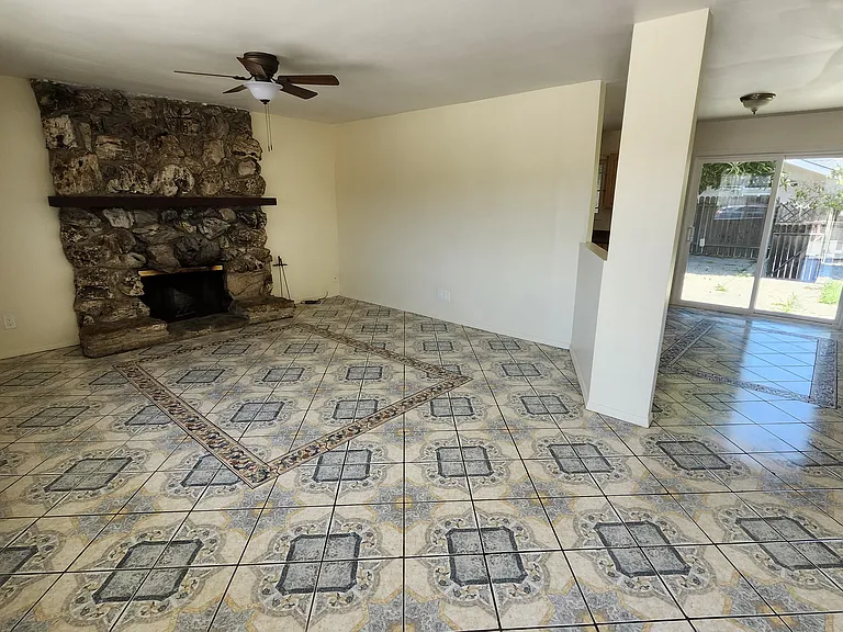 1509 E Oak Ave — Photo 2