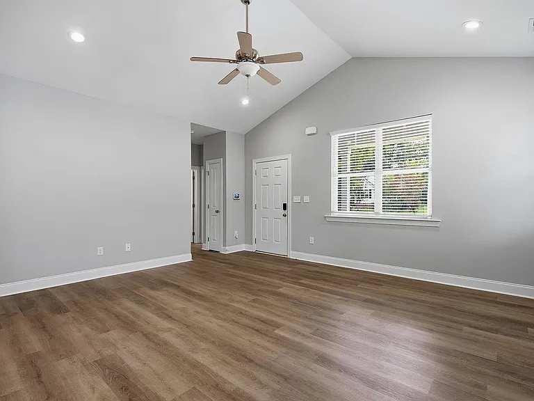 573 Circle Dr — Photo 14