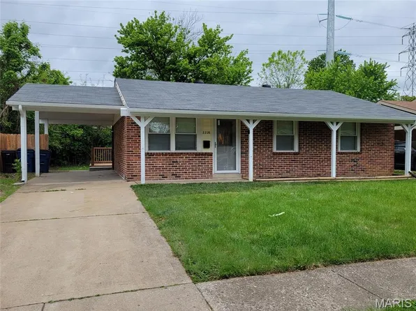 2226 Foggy Bottom Dr, Florissant, MO 63031