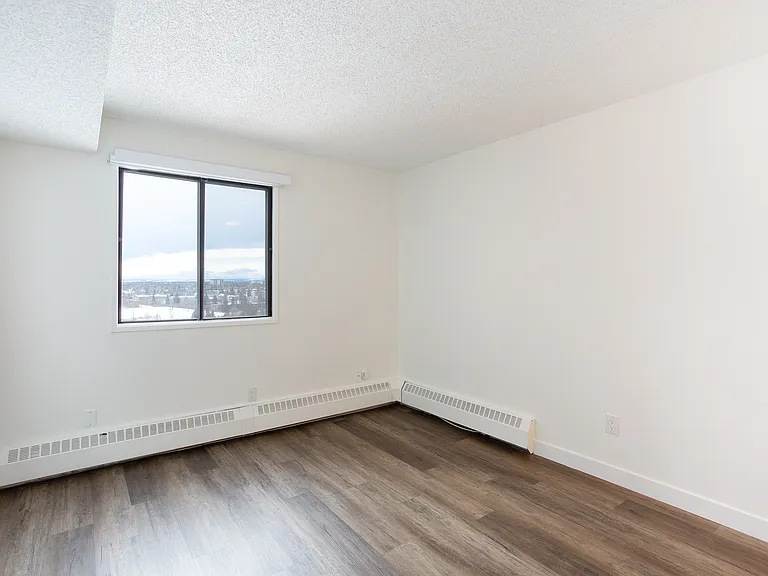 4637 Macleod Trl SW — Photo 9
