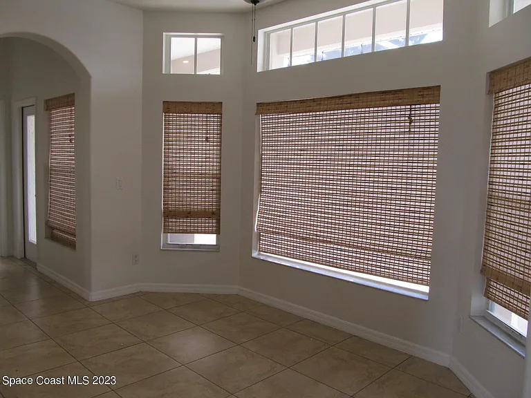 986 Fostoria Dr — Photo 10