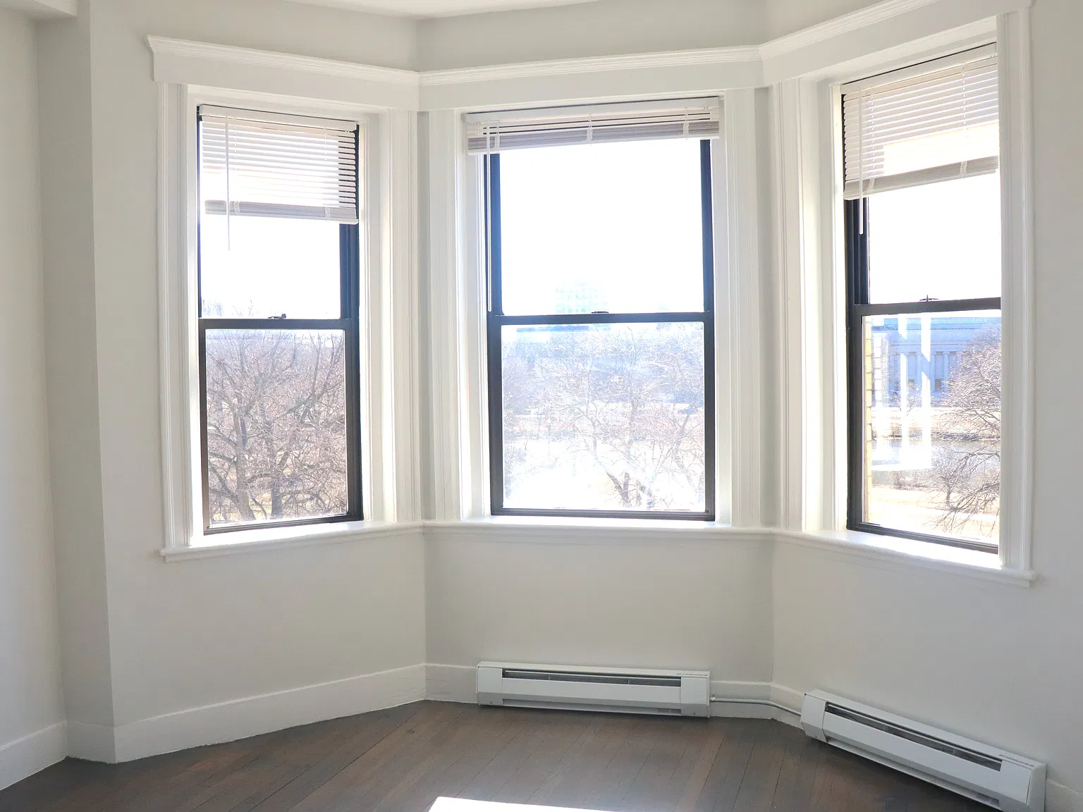 2 bed, 750 sqft, $3,550 — Photo 1