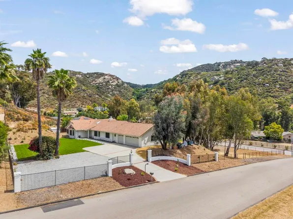 25945 Forest Dr, Escondido, CA 92026