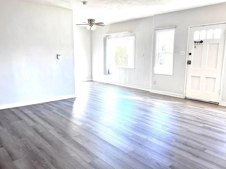 3206 Nile St — Photo 3
