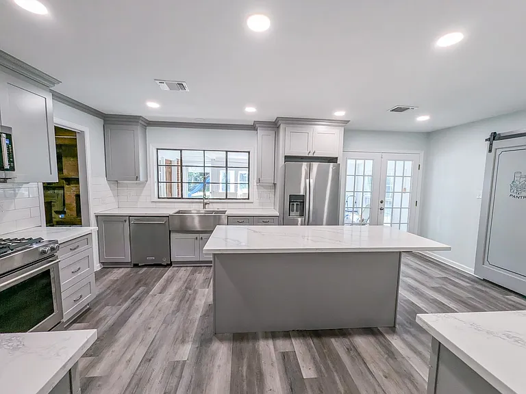 6231 Dillingham Ave — Photo 4
