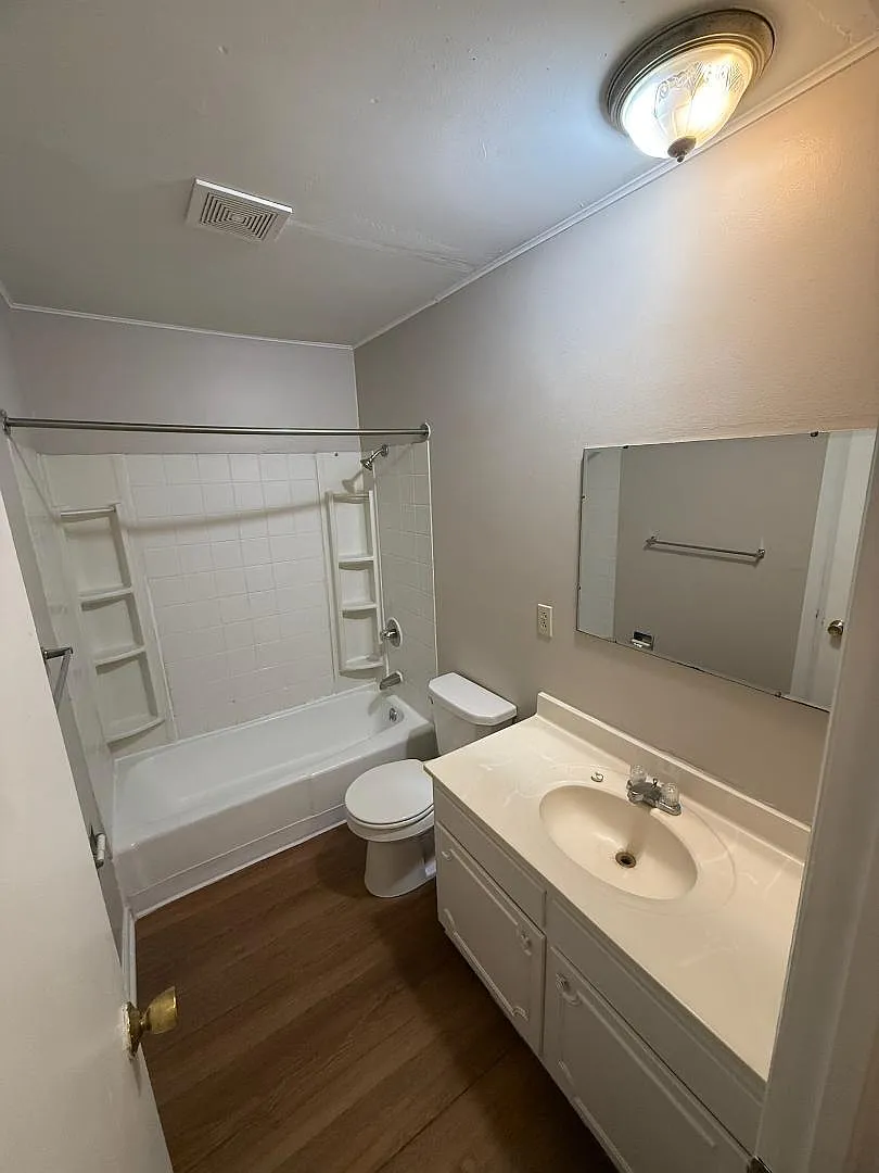 19 Lakeshore Drive Apt 10 - 9-7 — Photo 2
