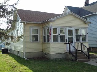 215 6th Ave N, Clinton, IA 52732