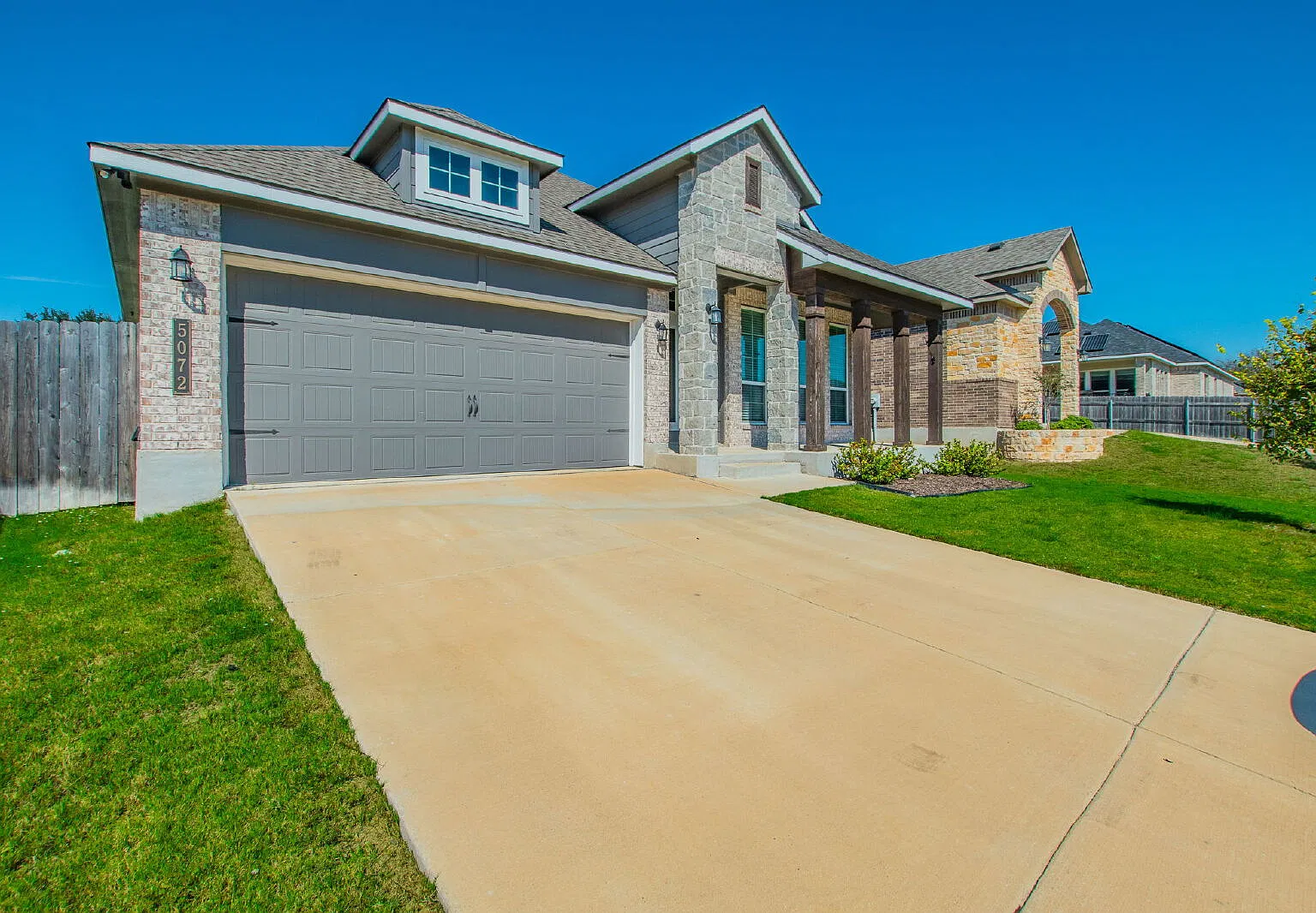 3 bed, 2.0 bath, 1902 sqft, $2,150 — Photo 2