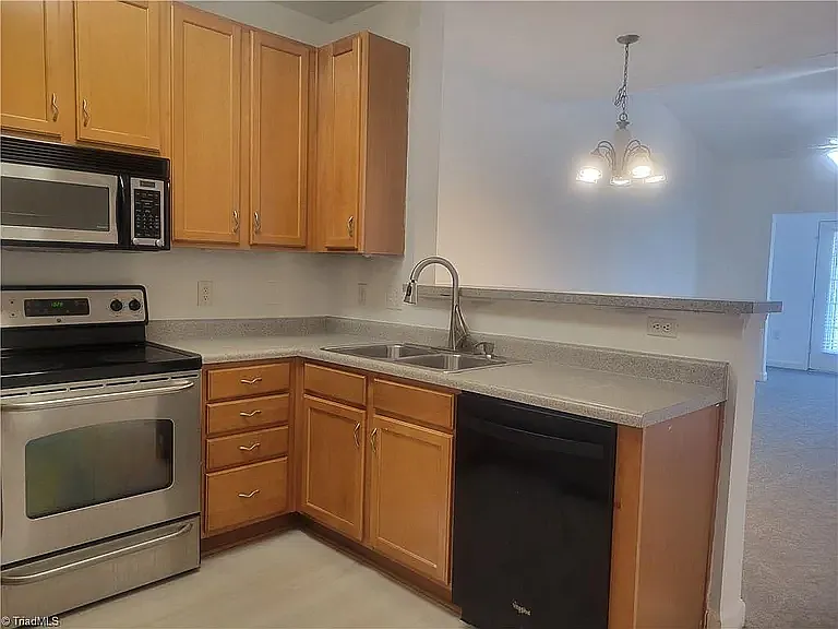 923 Windcastle Ln #301 — Photo 7