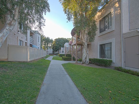 2nd image of 425 Autumn Dr APT 13