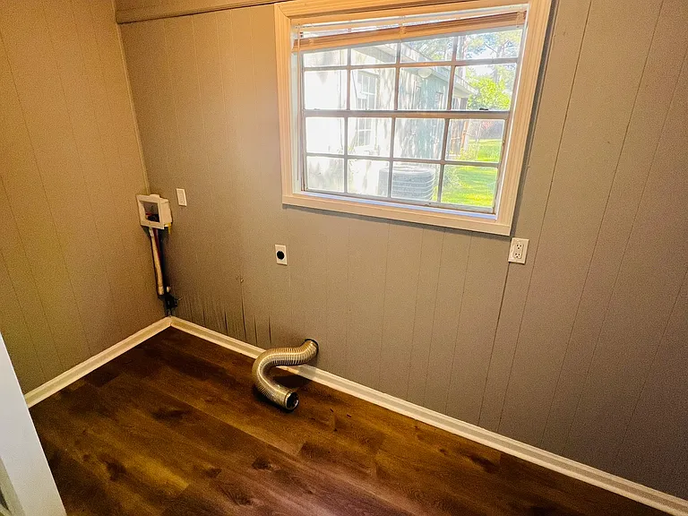 605 Mohican Ave — Photo 6
